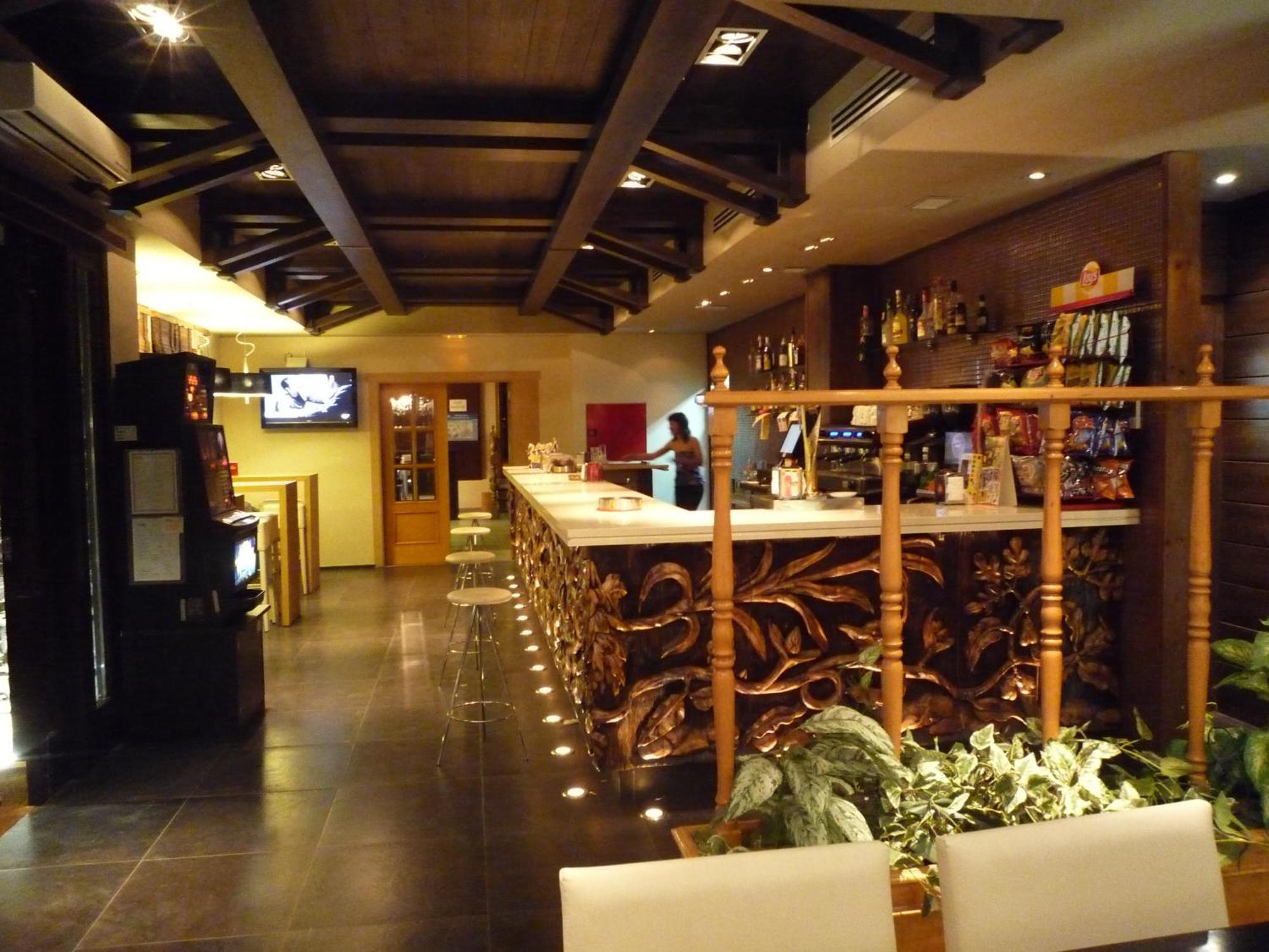 Hotel Restaurante Revestido Escalona  Exterior photo